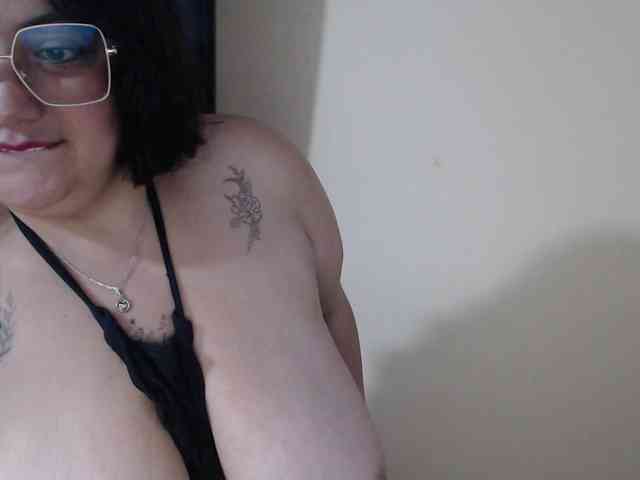 AvaCurvy webcam