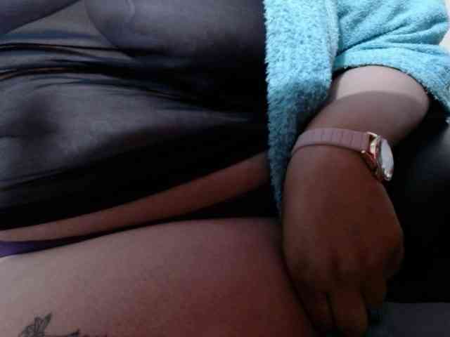 AvaCurvy webcam
