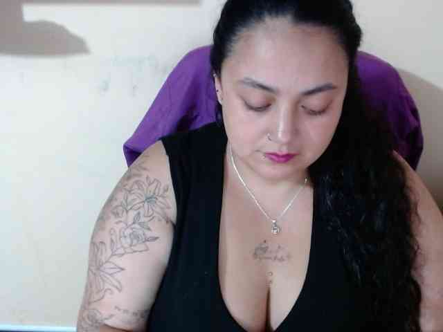 AvaCurvy webcam