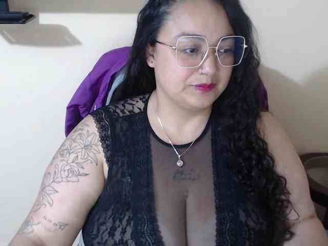 AvaCurvy webcam