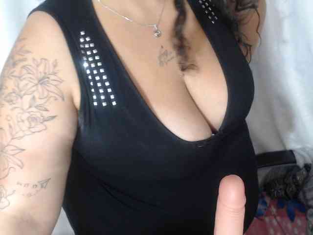 AvaCurvy webcam