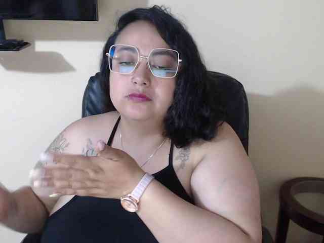 AvaCurvy webcam
