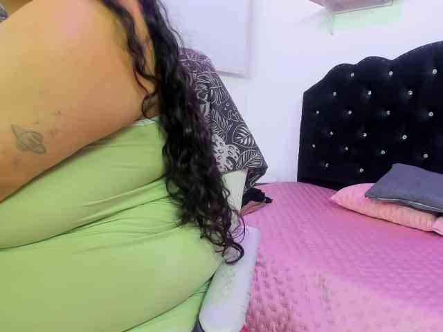 AvaCurvy webcam