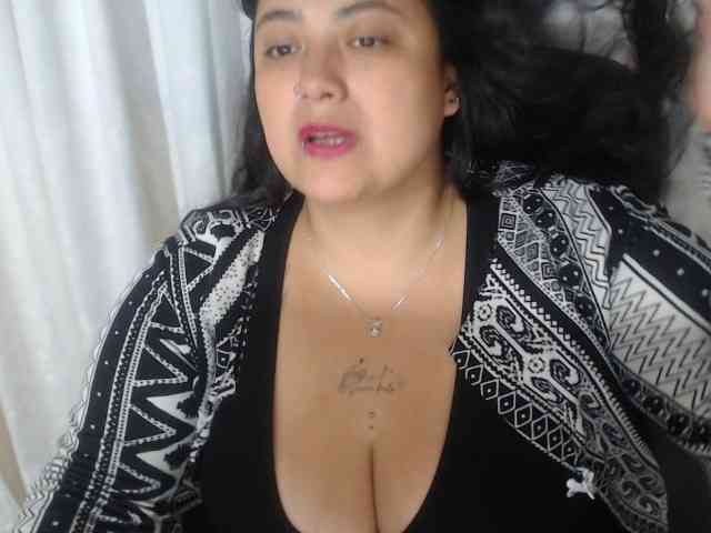 AvaCurvy webcam