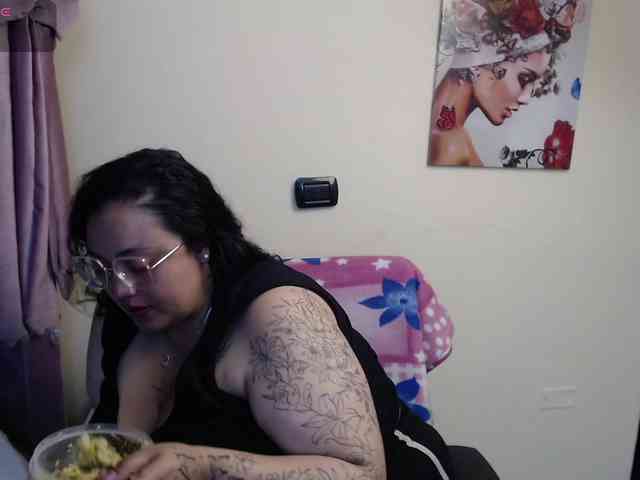 AvaCurvy webcam