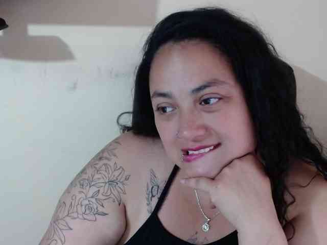 AvaCurvy webcam