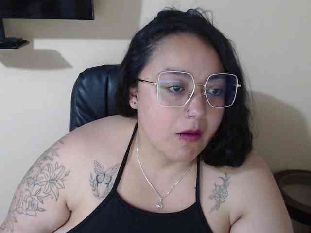 AvaCurvy webcam
