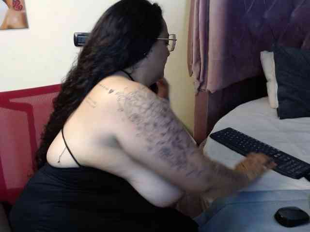AvaCurvy webcam