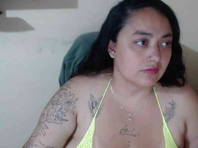 AvaCurvy webcam