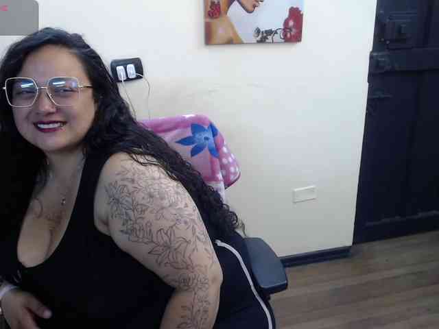 AvaCurvy webcam