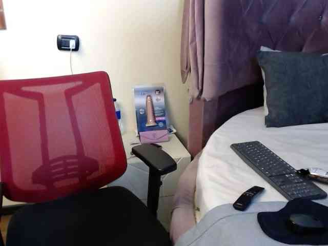 AvaCurvy webcam