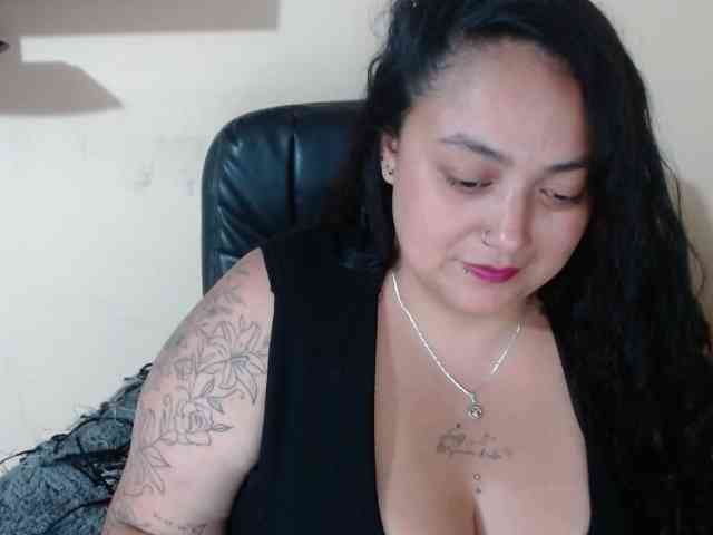 AvaCurvy webcam