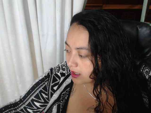 AvaCurvy webcam