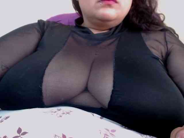 AvaCurvy webcam