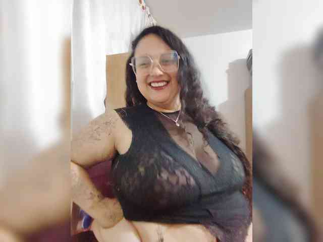 AvaCurvy webcam