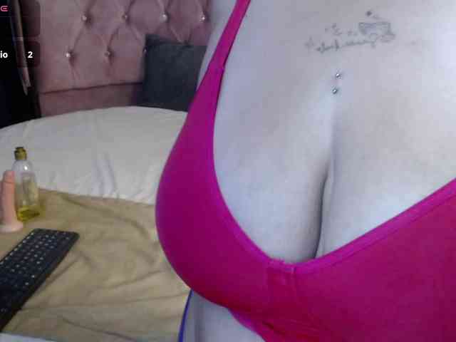 AvaCurvy webcam