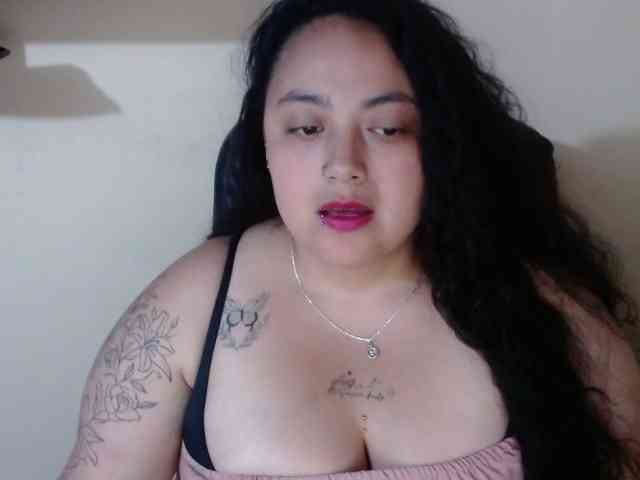 AvaCurvy webcam
