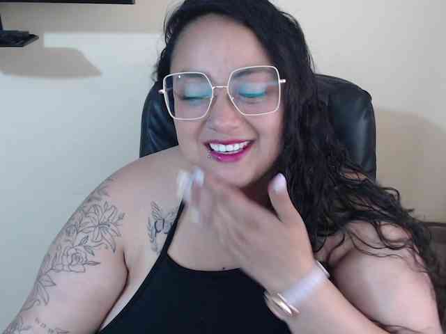 AvaCurvy webcam