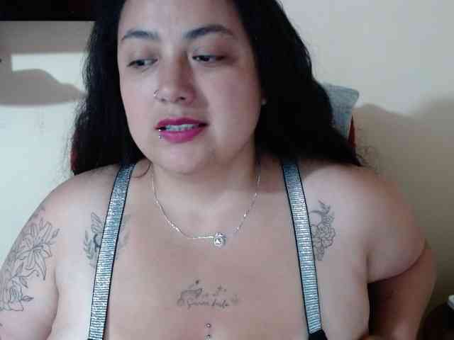 AvaCurvy webcam