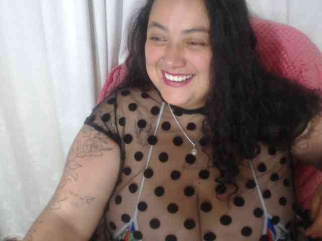 AvaCurvy webcam