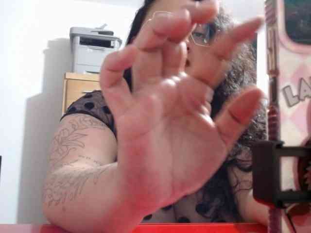 AvaCurvy webcam