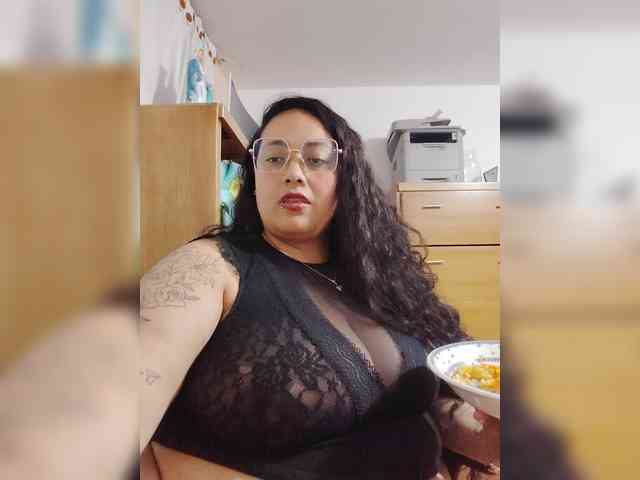 AvaCurvy webcam