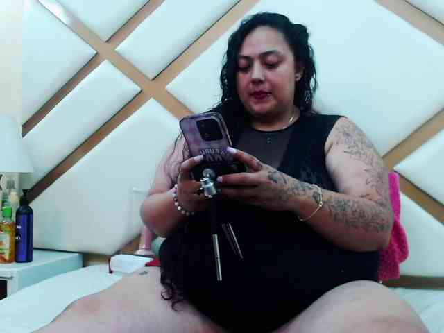 AvaCurvy webcam