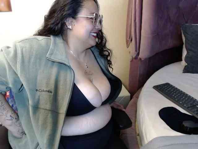 AvaCurvy webcam