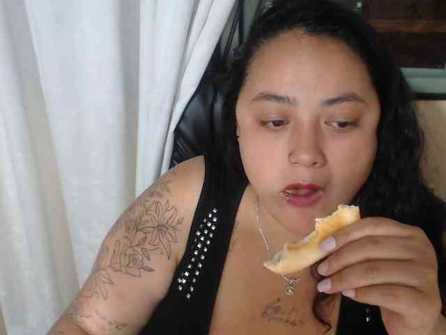AvaCurvy webcam
