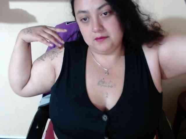 AvaCurvy webcam