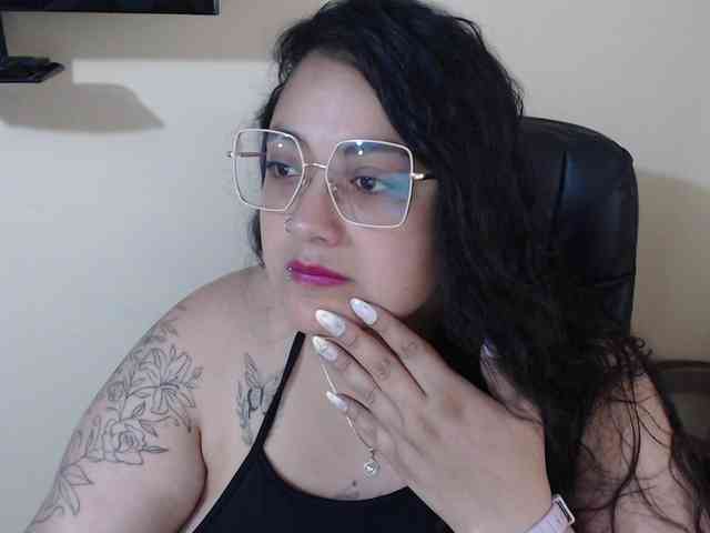 AvaCurvy webcam