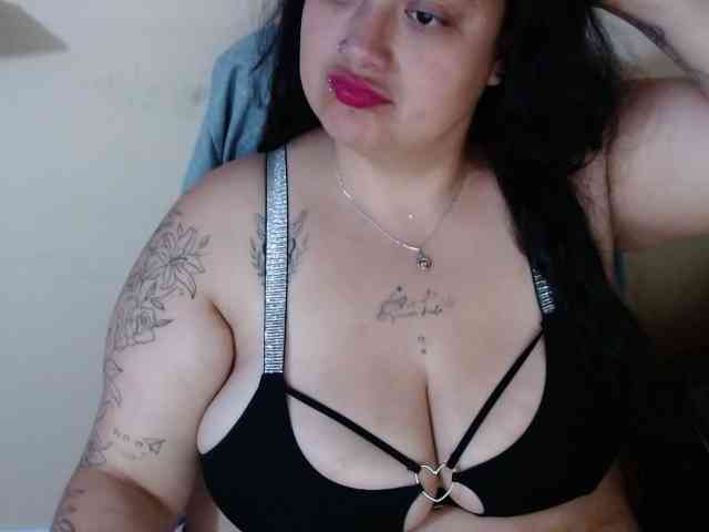 AvaCurvy webcam