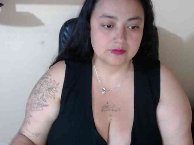 AvaCurvy webcam