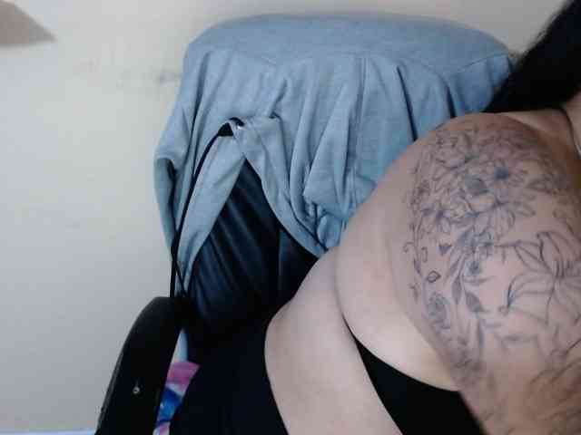 AvaCurvy webcam