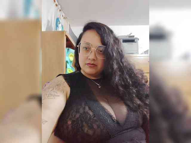 AvaCurvy webcam