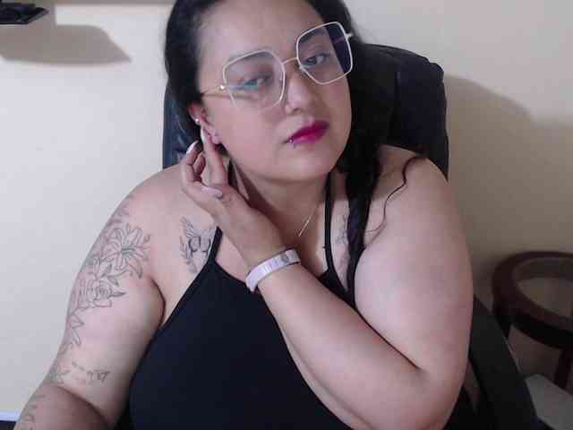 AvaCurvy webcam