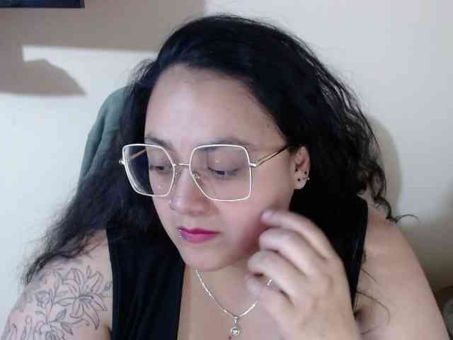 AvaCurvy webcam