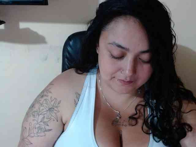 AvaCurvy webcam