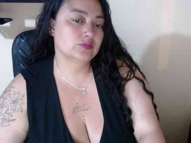 AvaCurvy webcam