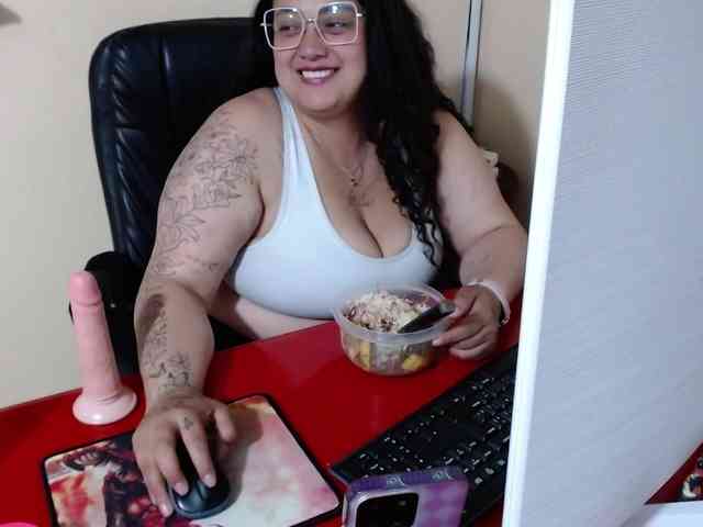 AvaCurvy webcam