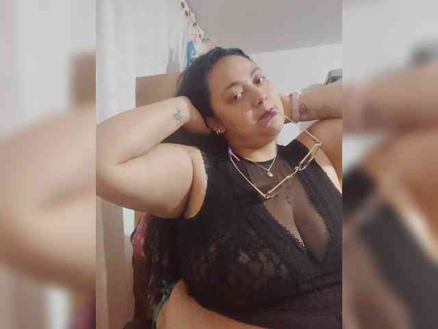 AvaCurvy webcam