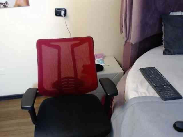 AvaCurvy webcam