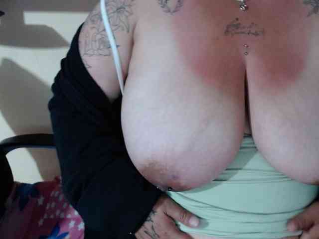 AvaCurvy webcam