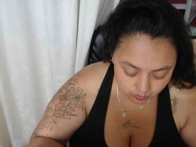 AvaCurvy webcam