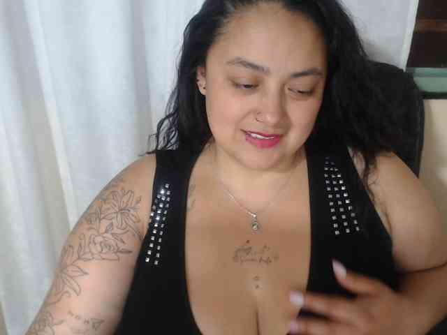 AvaCurvy webcam
