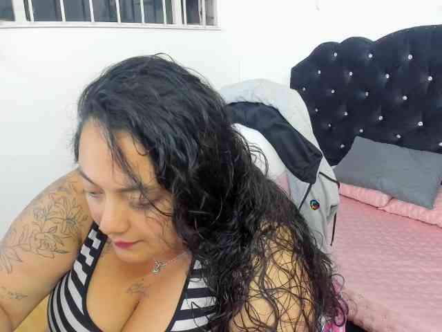 AvaCurvy webcam