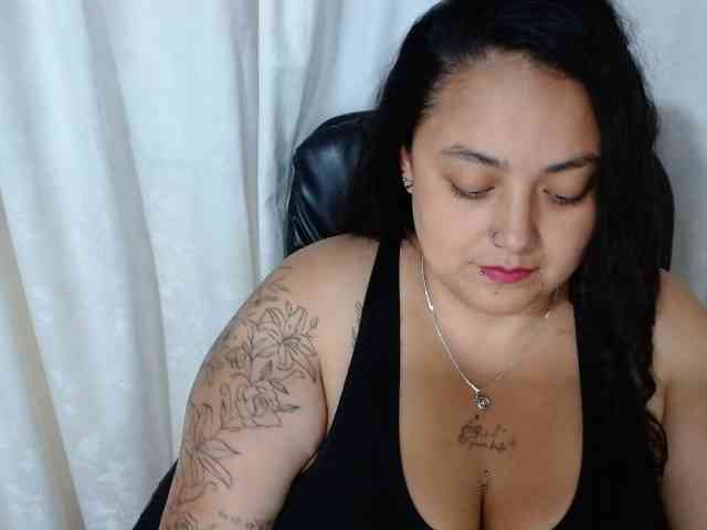 AvaCurvy webcam