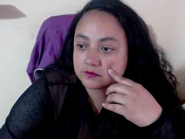 AvaCurvy webcam