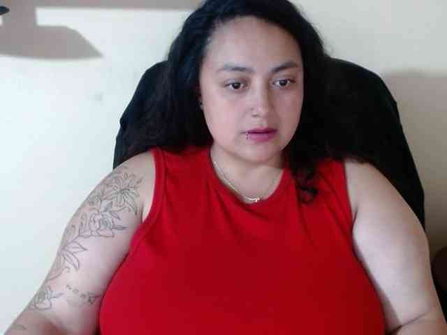 AvaCurvy webcam