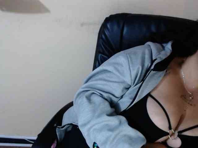 AvaCurvy webcam
